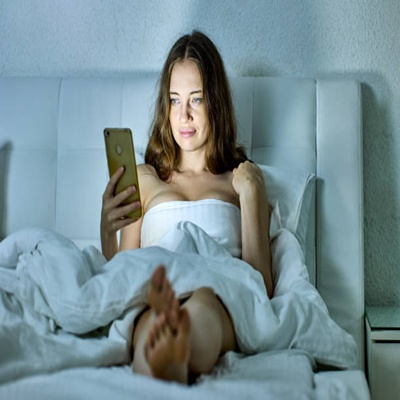 Frau am Telefon, Symbol für live Telefonerotik