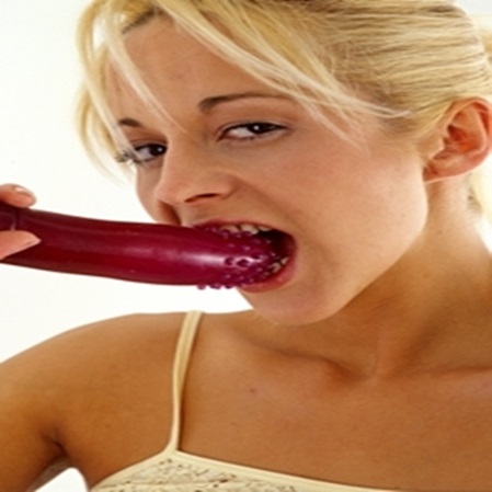 Lass Dich von einer Blondine auf der 0930 Sexhotline verführen