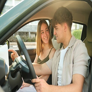 Ein spontanes Treffen mit einer süßen Amateurin für schnellen Sex im Auto