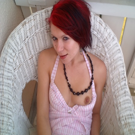Das wiener GangBang Girl Susi zeigt sich auch gerne am Balkon